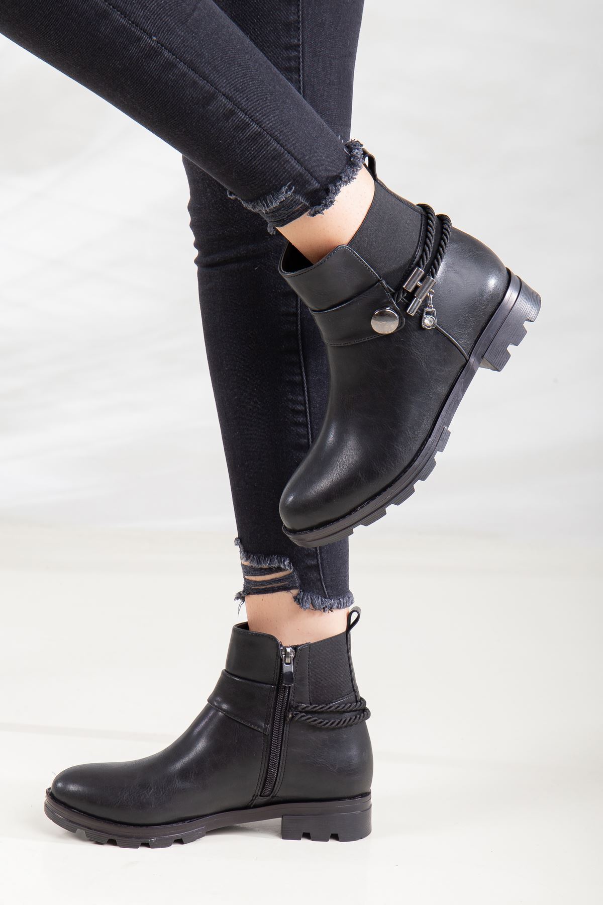 Vico Yanları Lastikli Bilek Boy Kadın Bot SİYAH CİLT