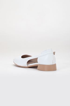 Kadın Günlük Karnı Yarık Sivri Burun Babet Beyaz Cilt